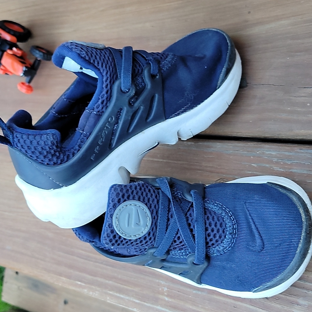 Navy and White Nike Presto Sneaker Size 9C
